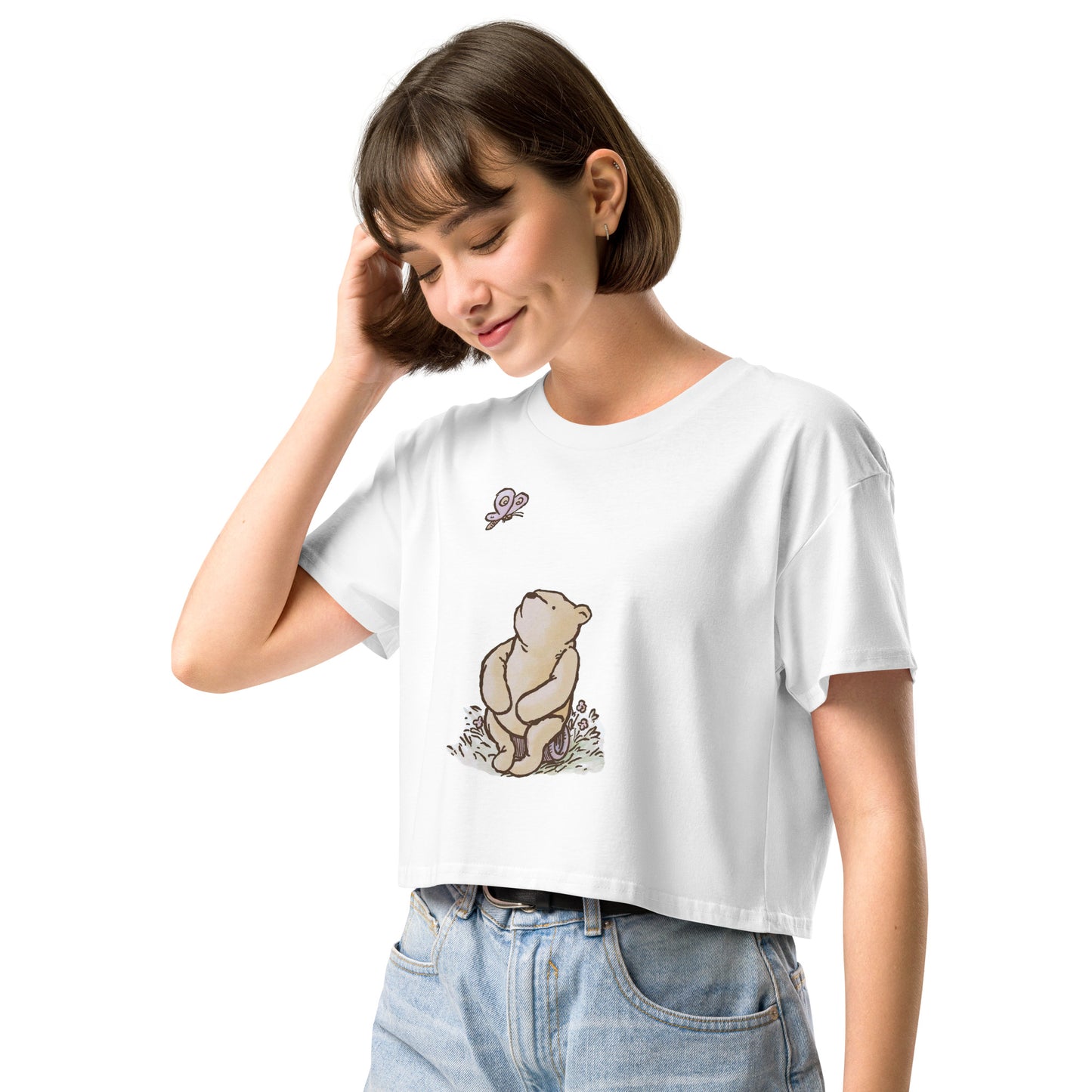 Winnie the Pooh Watching a Butterfly | Women's Cropped Tee